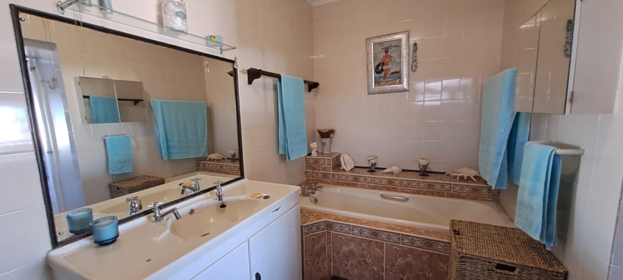 5 Bedroom Property for Sale in Britannia Bay Western Cape